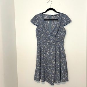 Periwinkle Blue Mini Floral Print Dress V-Neck Zipper Back Medium